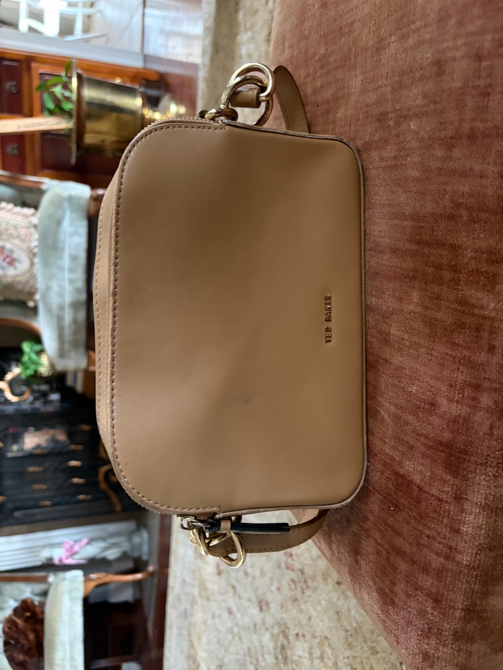 Ted Baker GUC Leather Crossbody w/ Gold Hardware monochrome organizer purse